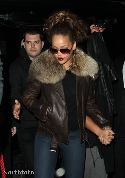 Rihanna távozik a sztriptízbárból