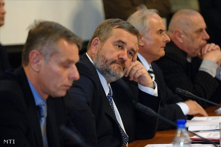 Október 31-én Szilvásy , Petrétei , Bene és Gergényi az Országgyűlés emberi jogi, kisebbségi, civil és vallásügyi, a nemzetbiztonsági, valamint a honvédelmi és rendészeti bizottság együttes ülésén