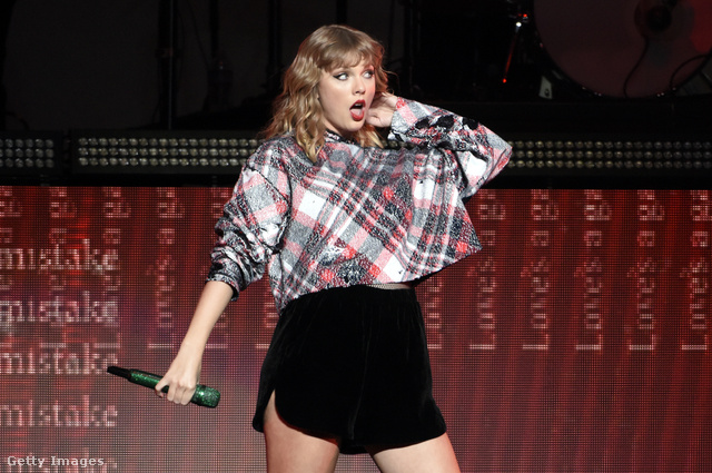 Taylor Swift már készítheti a lánykérős arckifejezését.