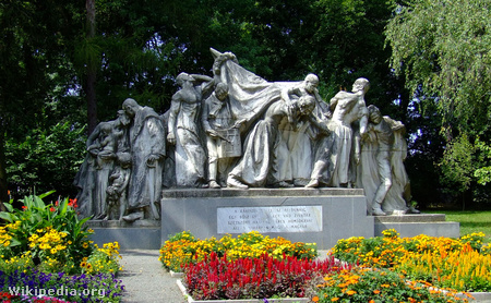 A Kossuth szoborcsoport Dombóváron