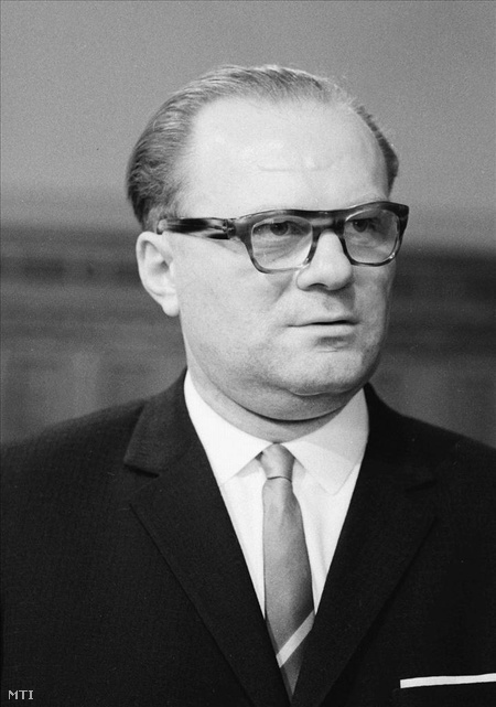 1968. Dr. Mátyás Miklós a Legfelsőbb Bíróság új elnökhelyettese leteszi a hivatali esküt.
