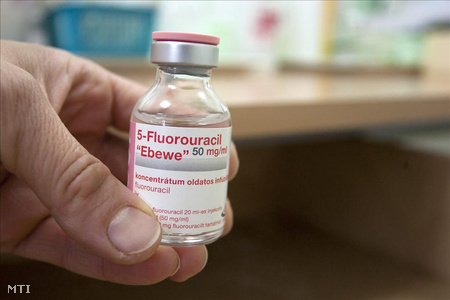 Az 5-fluor-uracil nevű készítmény, amely több kemoterápiás gyógyszer fontos alkotóeleme
