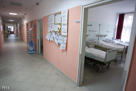 A Zala Megyei Kórház onkológiai osztályának üres folyosója és kórterme