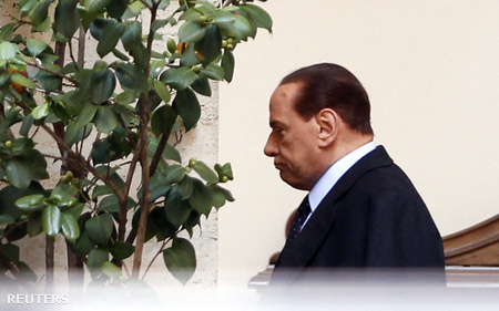 Berlusconi szombat reggel elhagyta római rezidenciáját