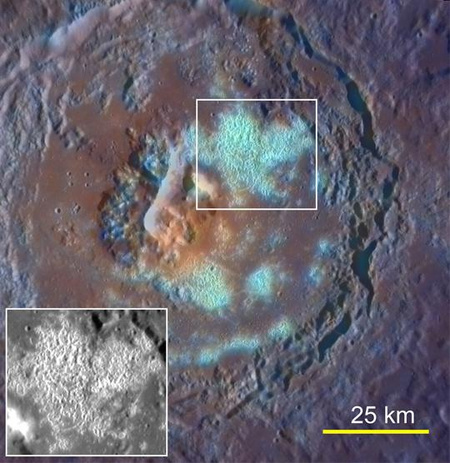 Egy másik példája az üregeknek a Tyagaraja kráterben.