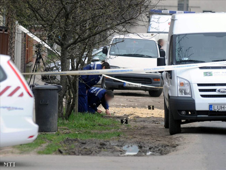 2011. április 1. A nagytarcsai postahivatal előtt két fegyveres, csuklyás megtámadta és elvette a pénzszállítótól a szállítmányt.