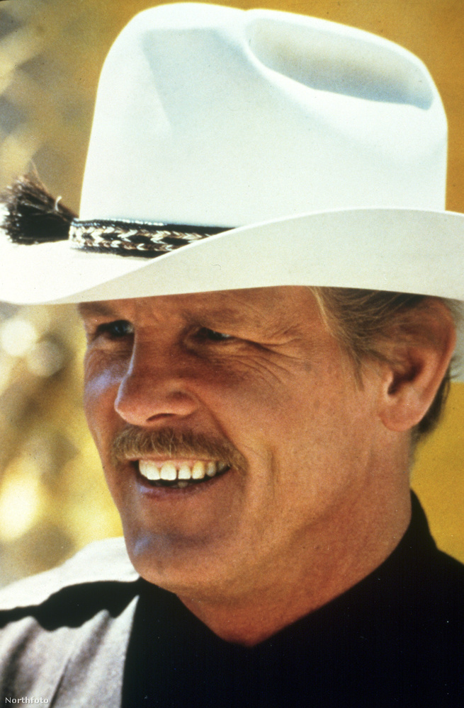 Különös kegyetlenséggelEz egy 1987-es modern western volt Nick Nolte főszereplésével, ami a kritikusok 75%-át győzte meg.
