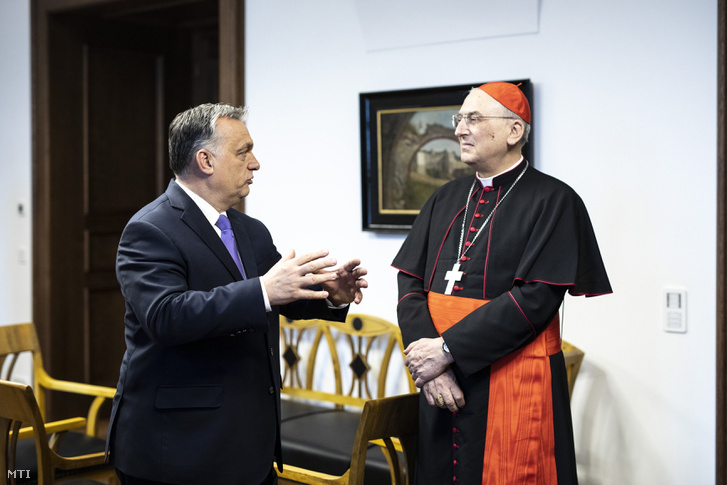 A Miniszterelnöki Sajtóiroda által közreadott képen Orbán Viktor miniszterelnök és Mario Zenari nuncius a miniszterelnök hivatalában, a Karmelita kolostorban Budapesten 2019. január 22-én