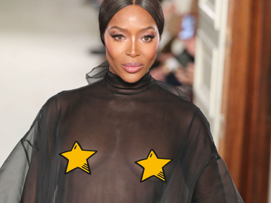 Alaposan körbemutogatta a meztelen melleit a 48 éves Naomi Campbell
