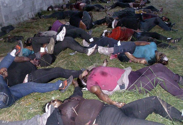A Zéta drogkartell által lemészárolt 72 bevándorló holtteste 2010 augusztusában San Fernando egyik elhagyott raktárépületében. Egy ecuadori túlélő szerint az elrabolt csoportot azért ölték halomra mert nem akartak a kartellnek dolgozni