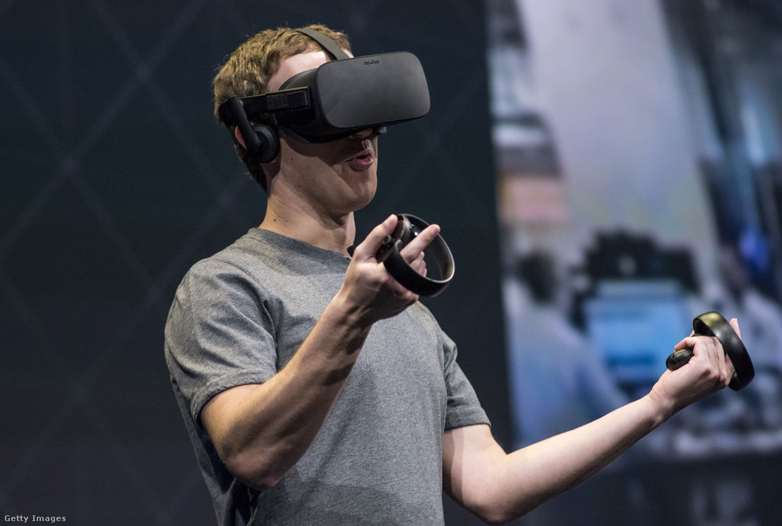 Mark Zuckerberg bemutatja az Oculus Rift VR fejhallgatót és vezérlőket Kaliforniában 2016. október 6-án