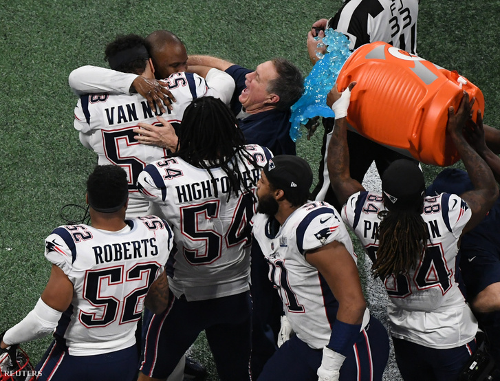 Bill Belichick és a New England Patriots játékosai a győzelmüket ünneplik Atlantában 2019. február 4-én