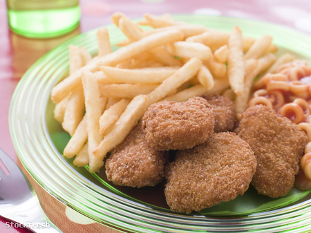 stockfresh 82367 chicken-nuggets-with-spaghetti-hoops-and-chips