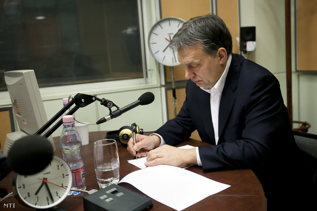Orbán Viktor a Magyar Rádió stúdiójában, az MR1-Kossuth Rádió 180 perc című műsorában.