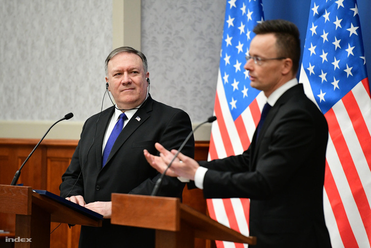 Mike Pompeo amerikai külügyminiszter (b) és Szijjártó Péter külgazdasági és külügyminiszter