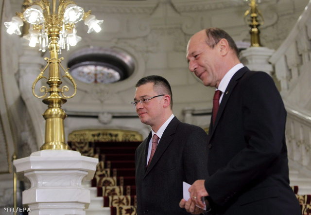 Mihai Razvan Ungureanu kijelölt román miniszterelnök és Traian Basescu