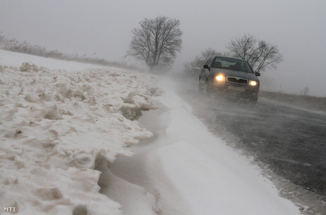 Hófúvás a Borsod-Abaúj-Zemplén megyei Encs közelében