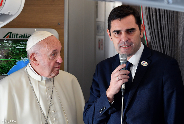 Ferenc pápa és Alessandro Gisotti vatikáni sajtófőnök