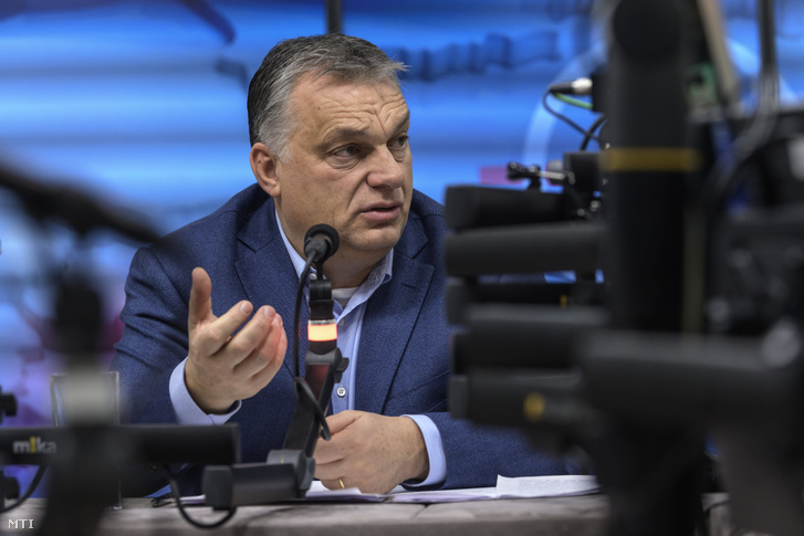 Orbán Viktor miniszterelnök interjút ad a Jó reggelt, Magyarország! című műsorban a Kossuth Rádió stúdiójában 2018. december 7-én