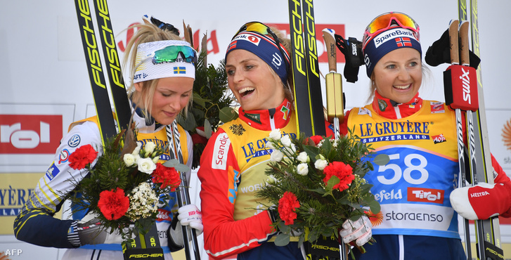 A női 10 km-es sífutás dobója, Frida Karlsson, Therese Johaug és Ingvild Flugstad Östberg