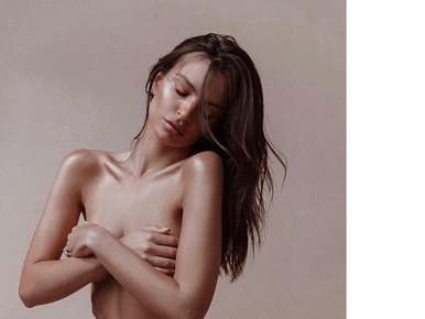 Emily Ratajkowski új bikinije pontosan annyit takar, mint a korábbi fürdőruhái