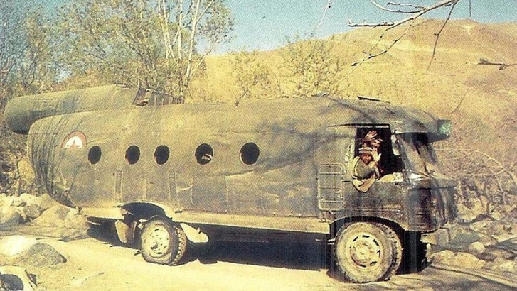 1990 az afganok teherautoja a mercedes-teherauto alvazan a gaz-6