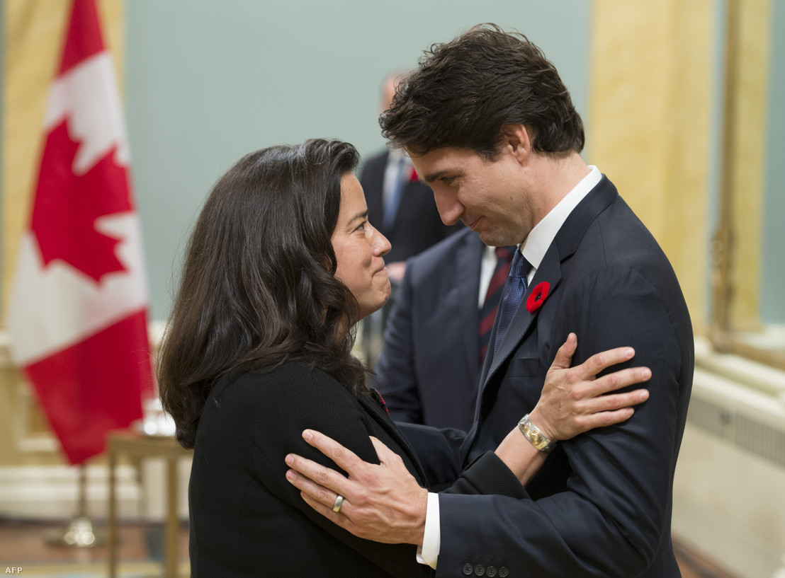 Jody Wilson-Raybould és Justin Trudeau az igazságügy-miniszteri beiktatásán 2015. november 4-én.