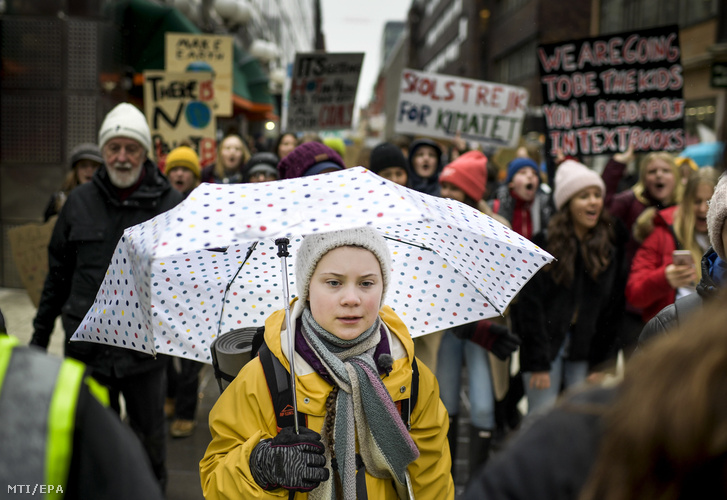 Greta Thunberg 16 éves svéd klímavédő aktivista Stockholmban tüntetett március 15-én, előző nap Nobel békedíjra jelölték