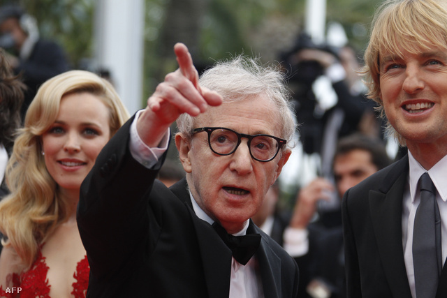 Woody Allen (középen) a 2011-es Cannes-i Filmfesztiválon