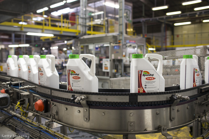 Roundup gyomirtó gyártósoron, a belgiumi Monsanto gyárban 2016. június 14-én