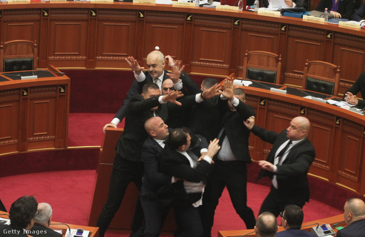 A tavaly decemberi összetűzés az albán parlamentben.