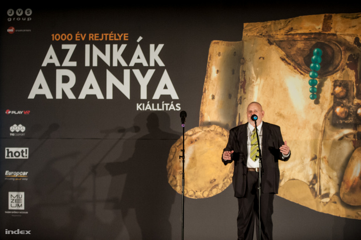 Varga András a kiállítás magyarországi kurátora a megnyitóünnepségen