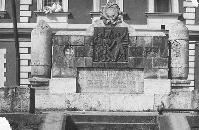 Guszev és társainak emlékműve Nyíregyházán