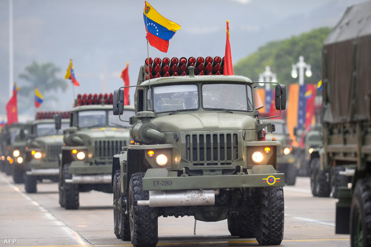 Orosz BM-21-es katonai autók a 2015. július 5-i venezuelai Függetlenség Napján, Caracasban