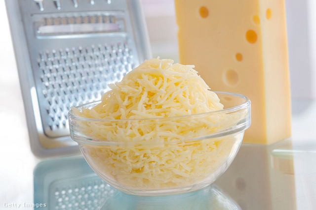 Így tisztítsd meg a sajtreszelőt