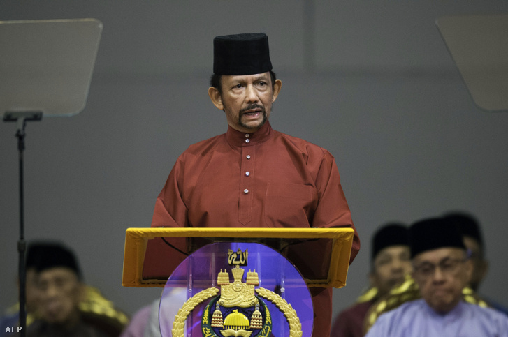 Brunei szultánja Hassanal Bolkiah beszél az új iszlám törvényekről 2019. április 3-án Bandar Seri Begawanban