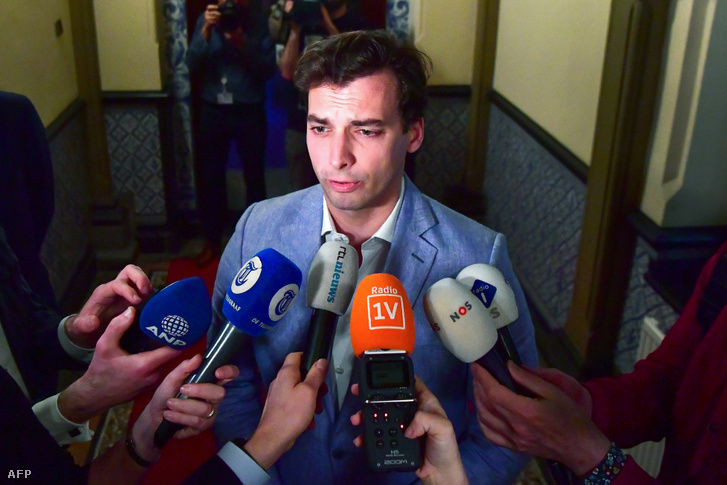 Thierry Baudet beszél a sajtónak egy nappal a választások után Hágában 2019. március 21-én.