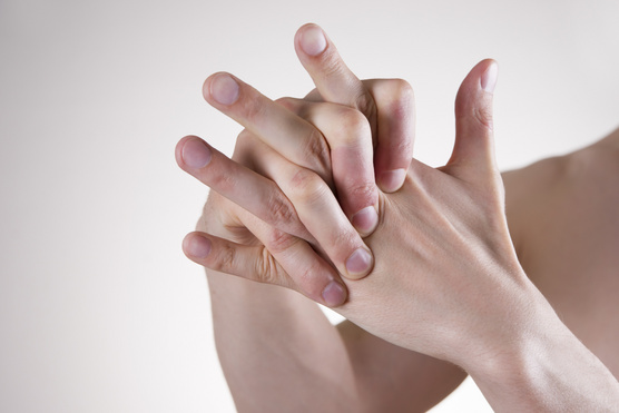 ropogás az ujjak ízületeiben fájdalom nélkül