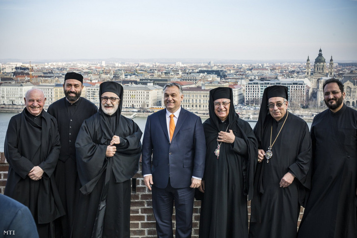 Orbán Viktor miniszterelnök (b4) fogadja Jusszef Abszi melkita görögkatolikus pátriárkát (j3) és kíséretét Budapesten, a Karmelita kolostorban 2019. február 26-án