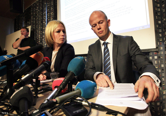 Inga Bejer Engh és Svein Holden, a norvég ügyészség képviselői sajtótájékoztatót tartanak a 2011. július 22-i norvégiai terrortámadások elkövetésével vádolt Anders Behring Breivik ügyében Oslóban.