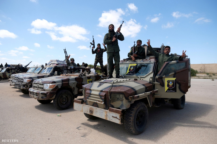 A Halifa Haftár tábornok vezette kelet-líbiai hadsereg (LNA) tagjai 2019. április 7-én.
