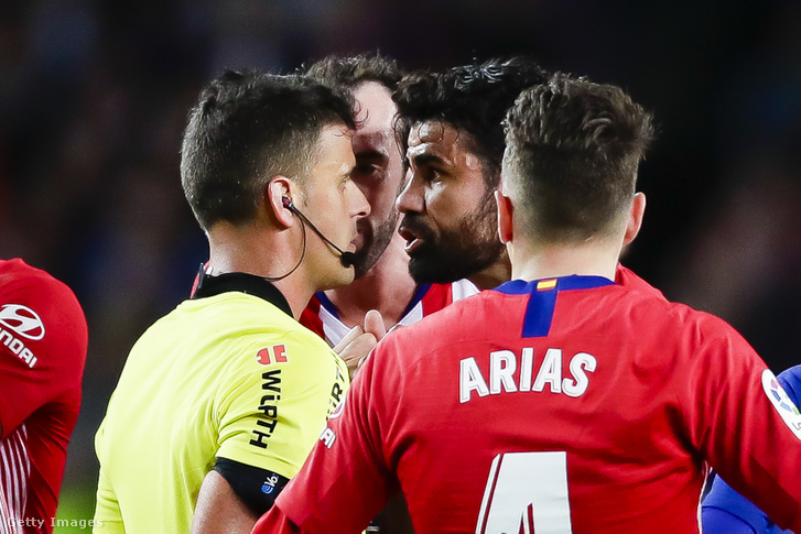 Pillanatokra még ennél is közelebb hajolt Diego Costa Gil Manzanóhoz