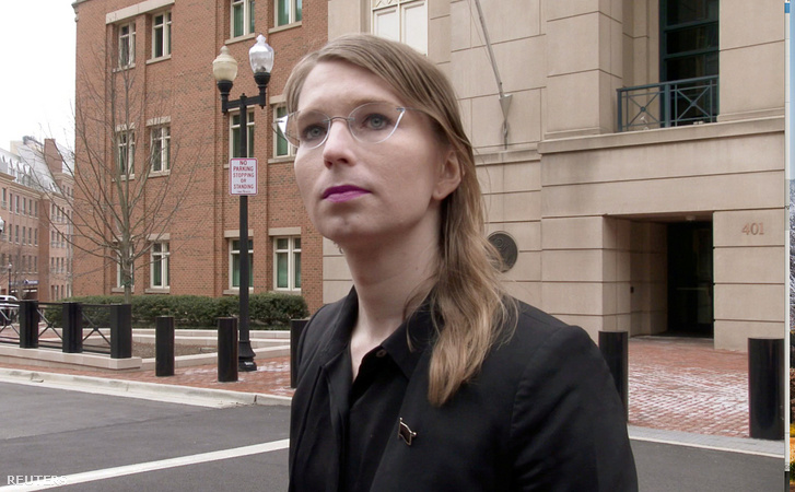 Chelsea Manning a bírósági meghallgatása előtt Virginiában 2019. március 8-án.