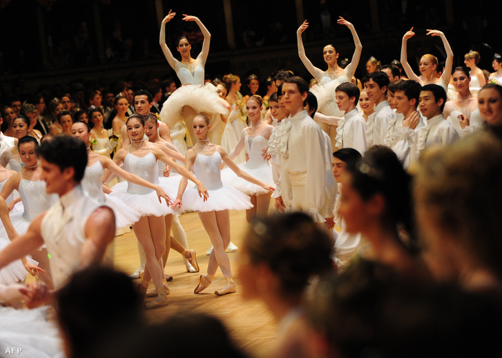 Táncosok a Bécsi Állami Operaházban