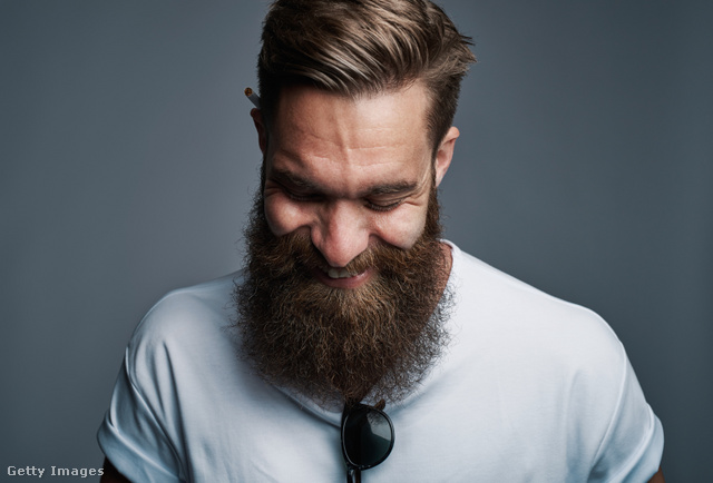 Tényleg intenzívebben hat ránk egy szakáll alól felbukkanó mosoly?