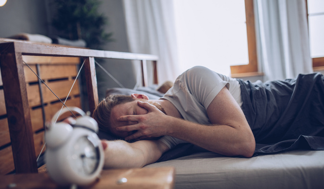 kevesebb alvás vezet a fogyáshoz
