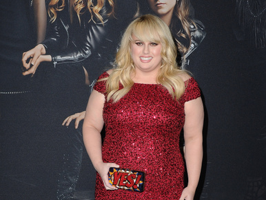 Russell Crowe nagyon ocsmány dolgot suttogott Rebel Wilson fülébe