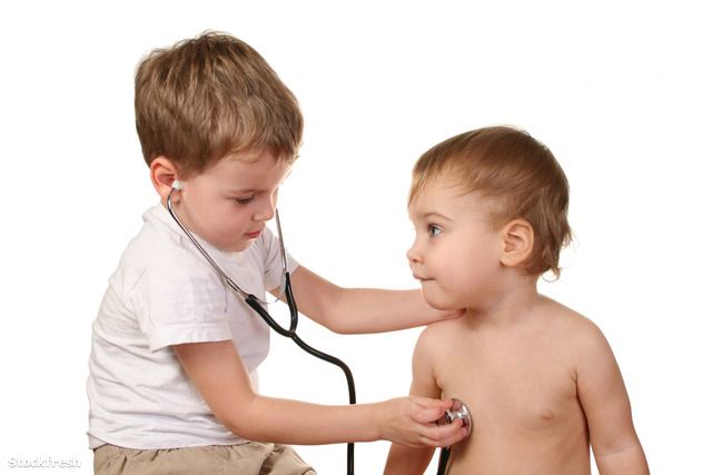 stockfresh 646414 children-play-doctor sizeM