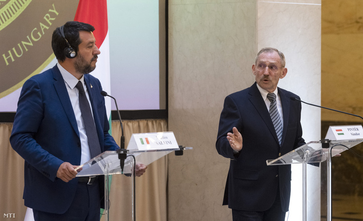 Matteo Salvini and Sándor Pintér at their joint press conference on 2 May 2019.