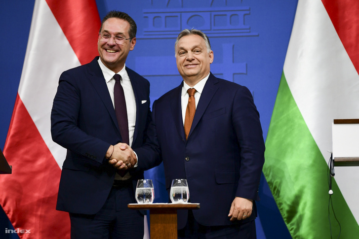 The handshake of Heinz-Christian Strache (l) and Viktor Orbán (r) after their meeting on 6 May 2019.